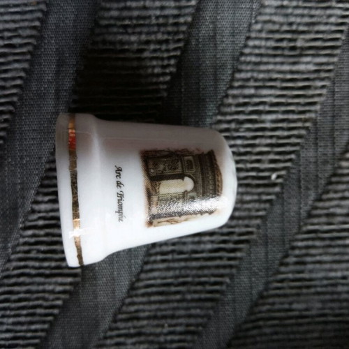 Porcelain thimbles collection like new, pack of 8 pieces