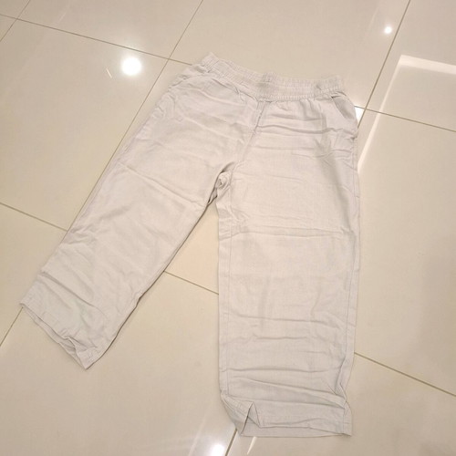 Women's Capri pants Seasons L like new, nude beige