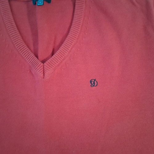 Red pullover used, size M