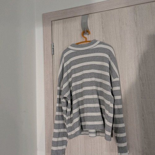Woolen turtleneck shirt Stradivarius like new, white and gray, size M