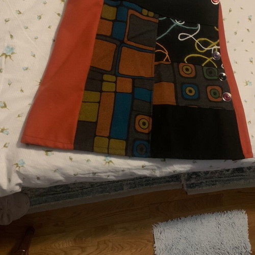 Skirt like new, size XL, black and orange