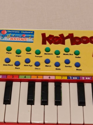 Bontempi children's keyboard used with minor wear