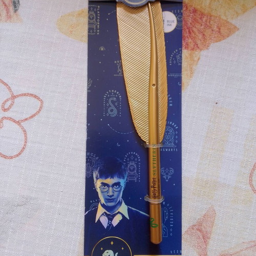 Harry Potter Slytherin gel pen with gold quill design, blue ink
