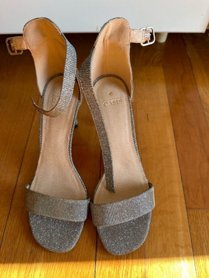 High-heeled sandals new in silver gold, size 39