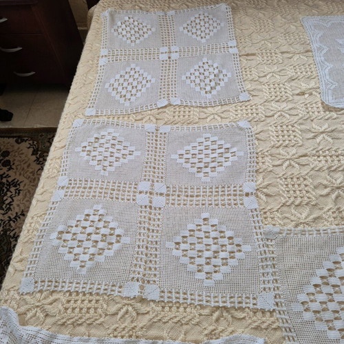 Handmade crochet table linens set of 6, like new, white and other colors
