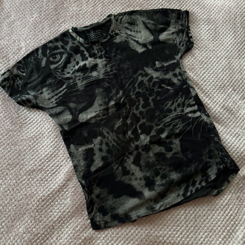 Pull & Bear T-shirt with tiger design, like new, size M