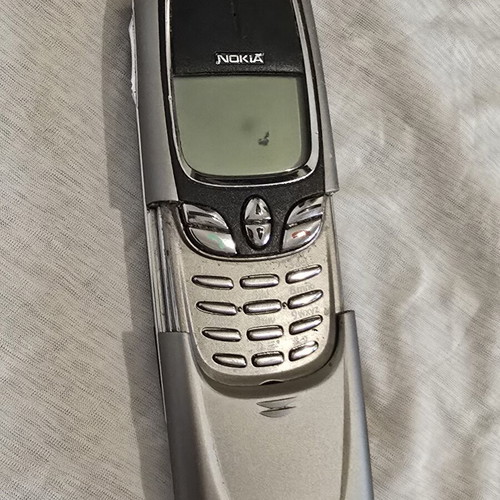 Nokia 8850 mobile phone, white