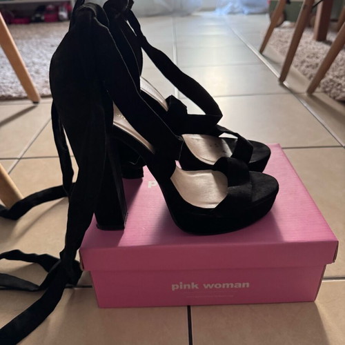 Πέδιλα Pink Woman μεταχειρισμένα, μαύρα σουέτ, νούμερο 40