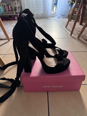 Πέδιλα Pink Woman μεταχειρισμένα, μαύρα σουέτ, νούμερο 40