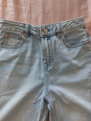 Stradivarius jean bermuda shorts, size 34, blue
