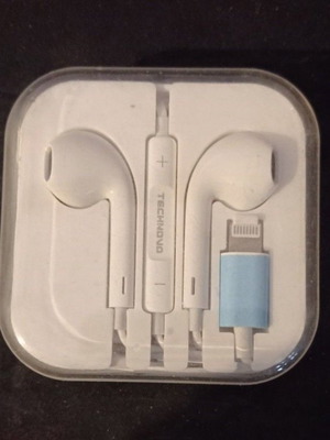 Handsfree wired earphones for iPhone new