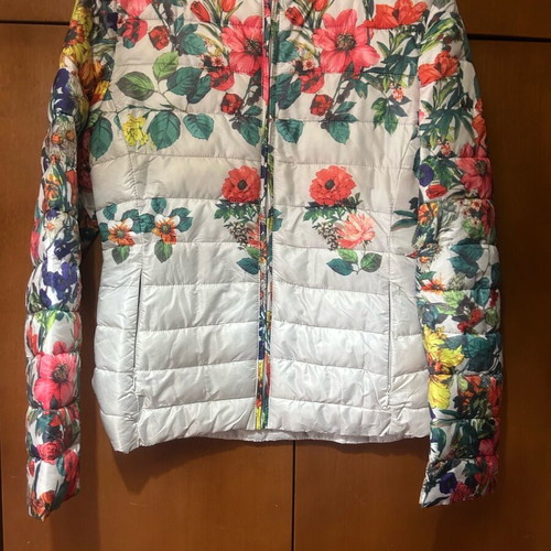 Women's jacket like new with floral print and stand-up collar