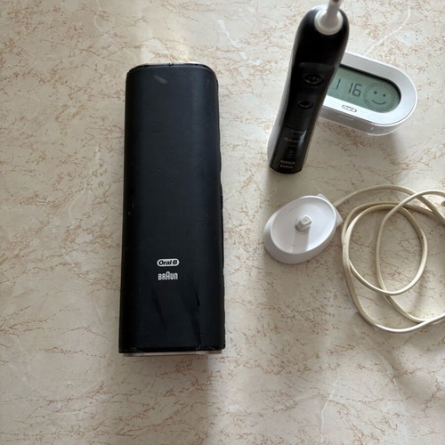 Oral-B Triumph IQ 5000 electric toothbrush used