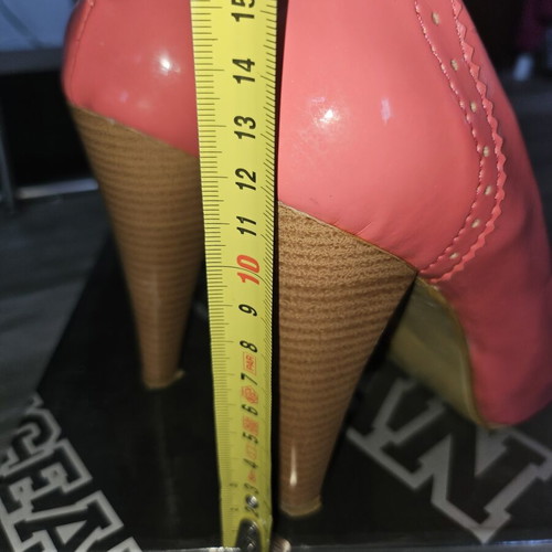 Pumps used, fuchsia patent leather, size 37