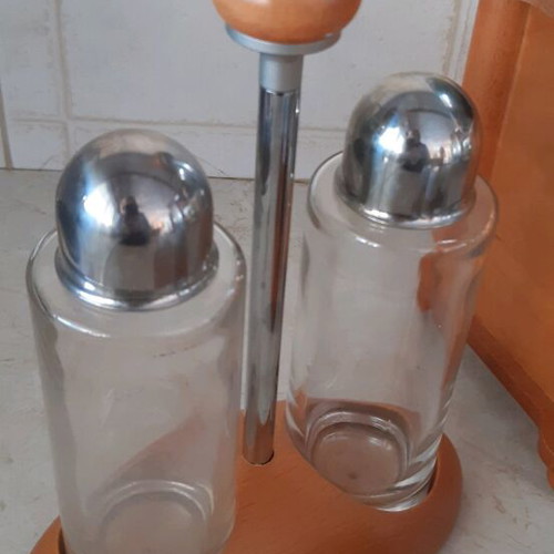 Kitchen set like new with scale and holders