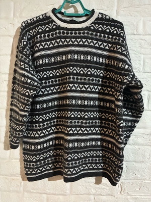 Colours of the World sweater like new, black and white, 50% wool