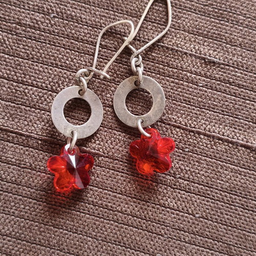 Handmade dangling earrings used with red crystal flower design