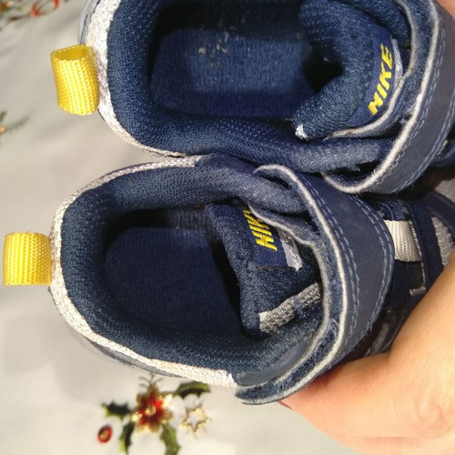 Nike boys' shoes like new, size 22.5