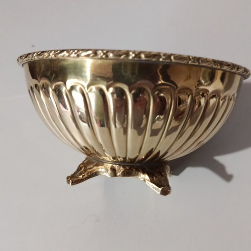 Vintage brass bowl like new with decorative feet