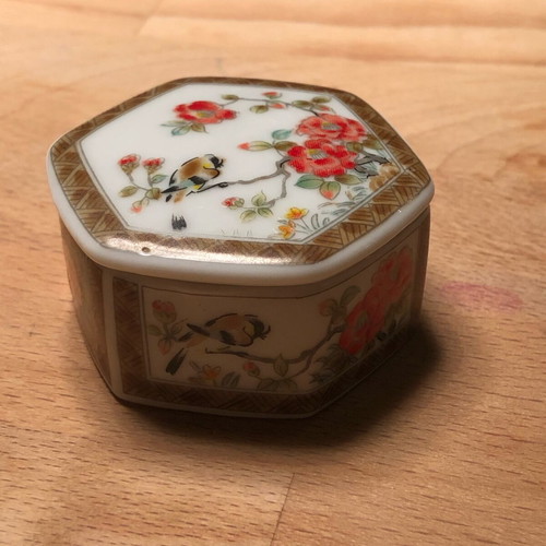 Vintage Japanese Porcelain Jewelry Box like new
