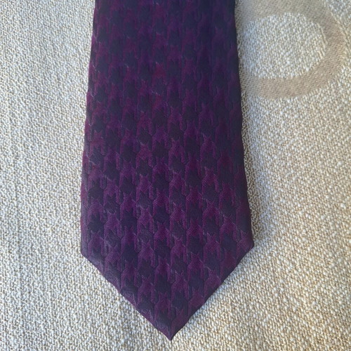 The Bostonians silk tie with houndstooth pattern, like new