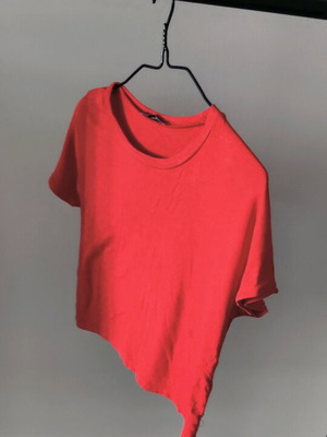 Zara t-shirt red/coral cropped elastic like new, size S