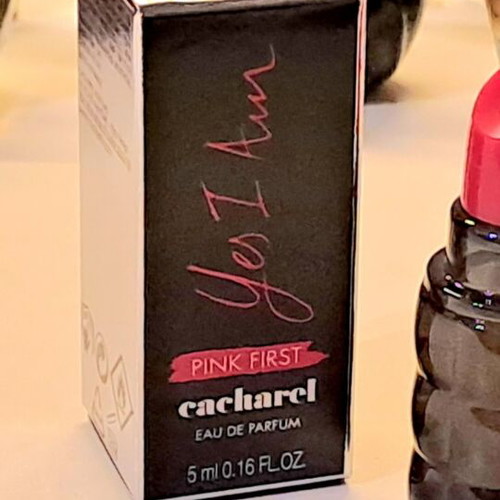 Cacharel Yes I Am Pink First perfume miniature
