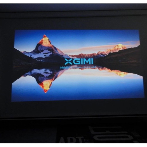 XGIMI H2 Projector 1080P Home Theater with Android Box like new