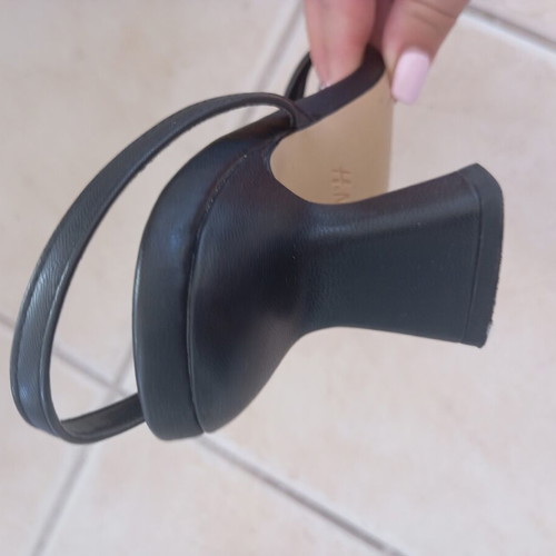 H&M black sandals size 36 like new