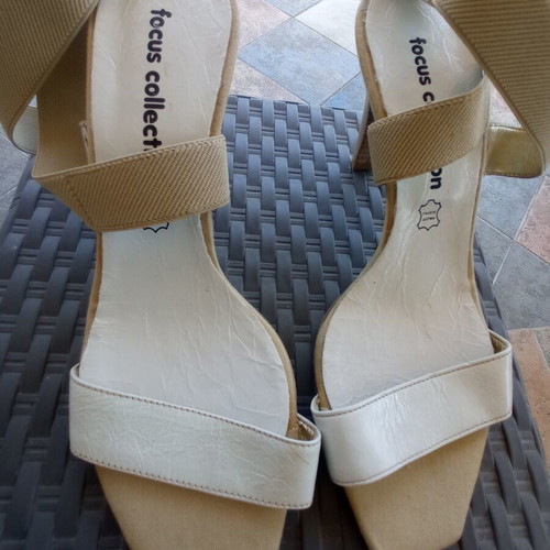 Focus leather women's sandals new, size 39, medium heel, white beige