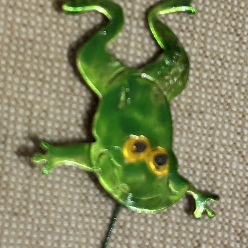 Dangling earrings with frogs like new, green