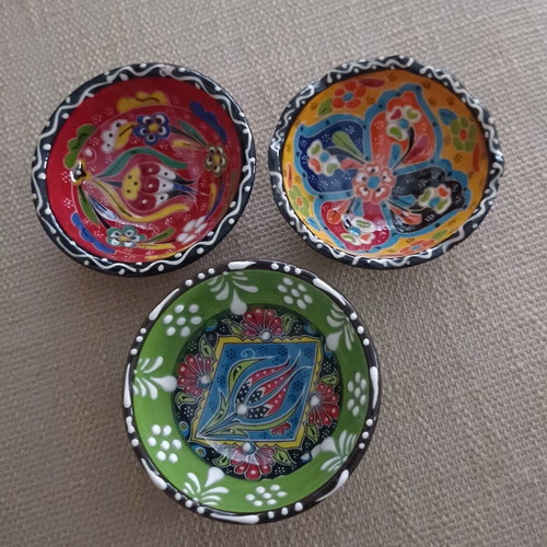 Decorative bowls set of 3 like new