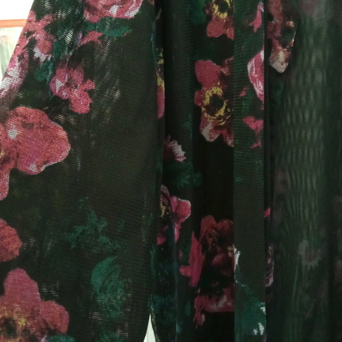 Cardigan like new with buttons very elastic floral size XL