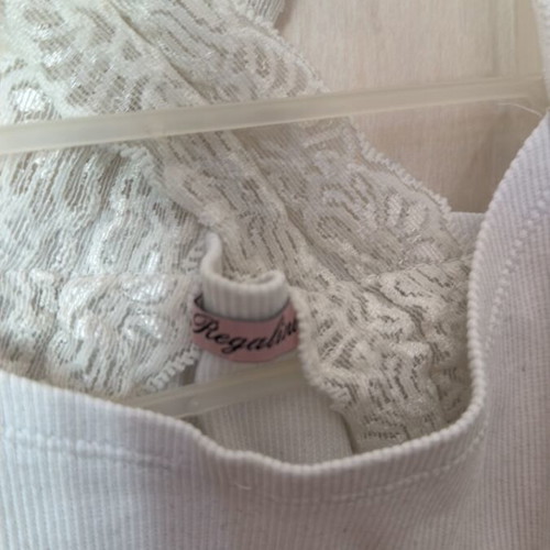 Regalinas top like new, white, elastic fabric