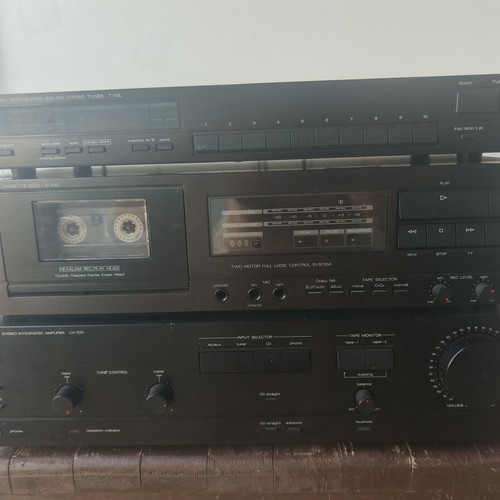 Luxman and Technics stereo system with amplifier and CD player