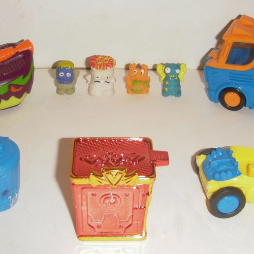 Super Zings, Stikeez and Grossery Gang figures pack of 61 with vehicles