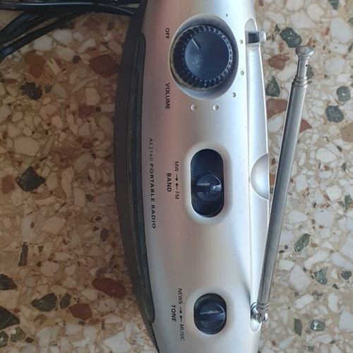 Philips radio with analog tuner and headphone jack like new