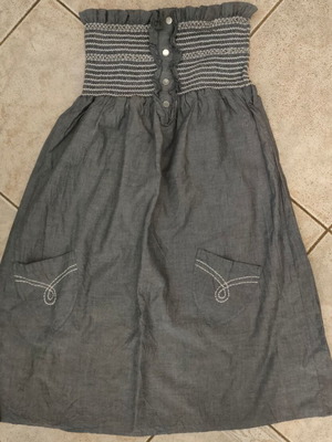 Strapless dress gray like new with decorative pockets