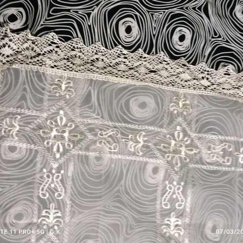 Lace table linens set like new, 4 pieces
