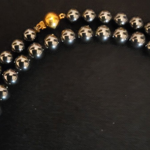 Hematite necklace with 14k gold clasp, 68.5cm