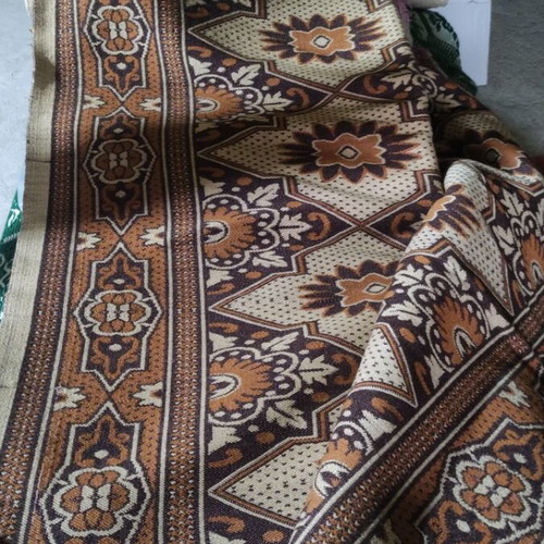 Wool rug like new, traditional, dimensions 235x260