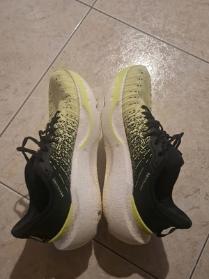 Παπούτσια Under Armour Infinite Elite σαν καινούργιο, αθλητικά, μέγεθος 44, κίτρινα