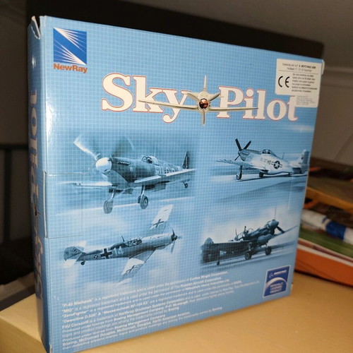 Sky Pilot Mustang P-51 scale 1:48 with stand new