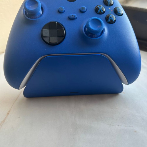 Xbox Series Controller Shock Blue with Razer Quick Charging Stand like new