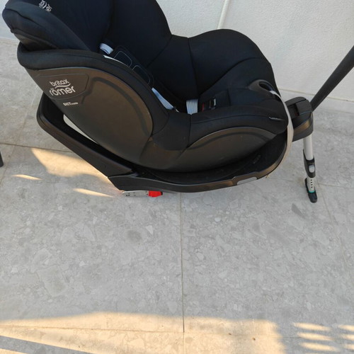 Britax Römer Dualfix i-Size car seat with Baby-Safe i-Size Base