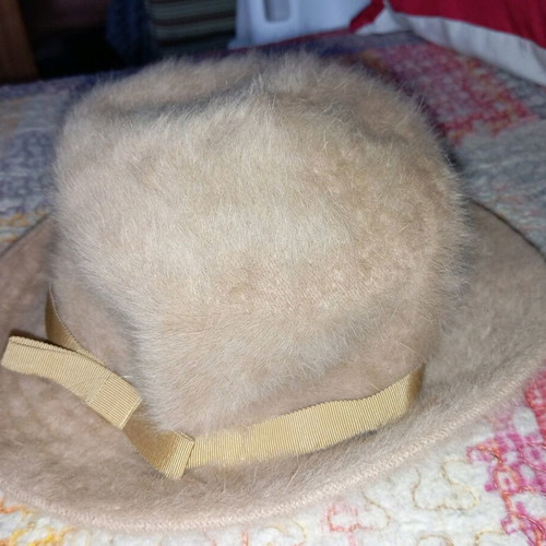 Kangol hat like new, beige, size M