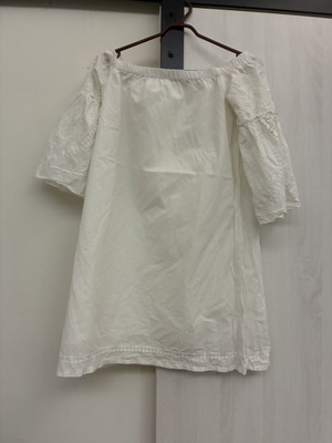 Milla off shoulder cotton dress like new, small