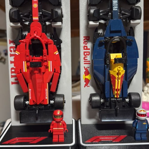 Lego F1 Ferrari and Red Bull Display new