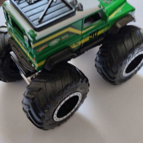 Hot Wheels Monster Truck Land Rover Defender 90 used