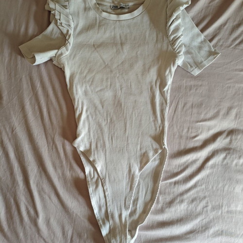 White bodysuit with puff sleeves Zara size S like new